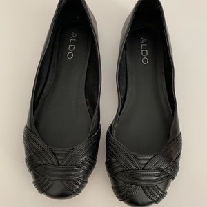VGUC - Aldo Black Basic Flat Size 9 Twist Front